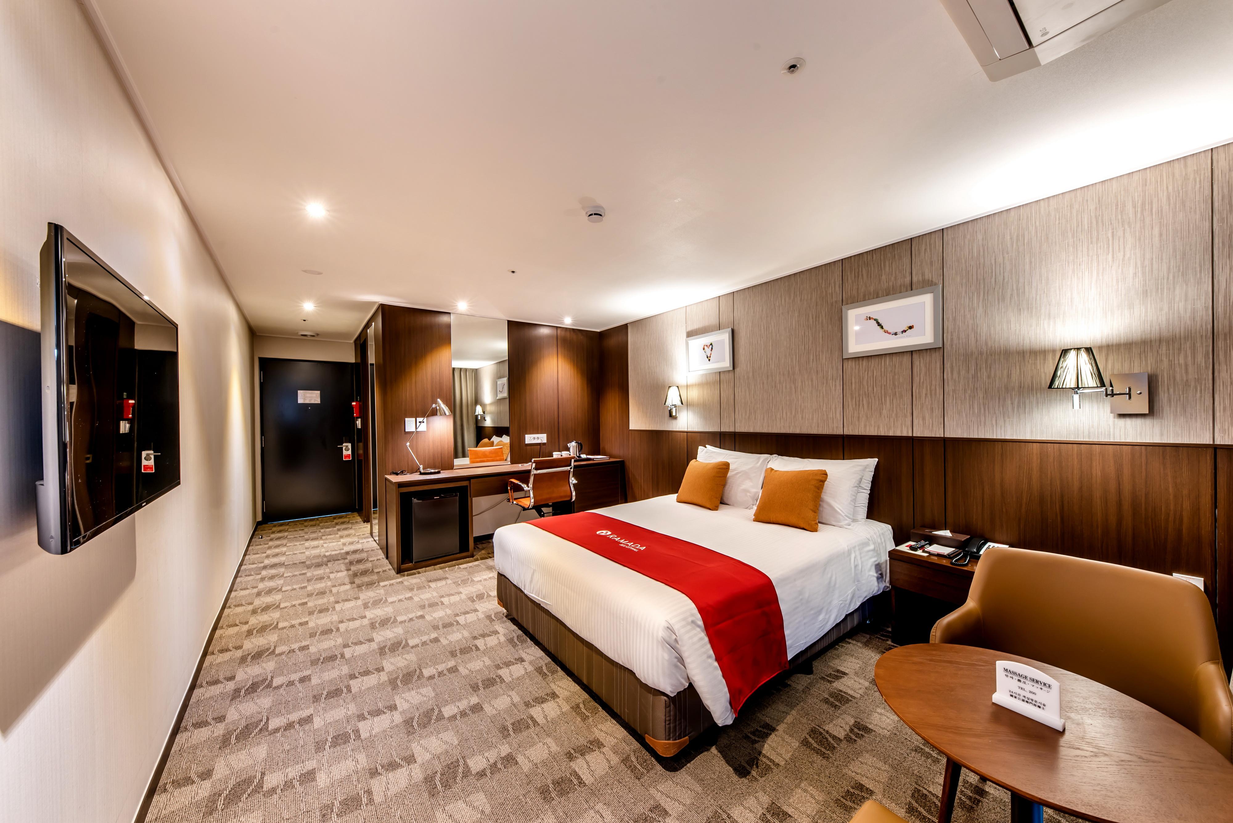 Ramada By Wyndham Jeju City Hall Exterior foto