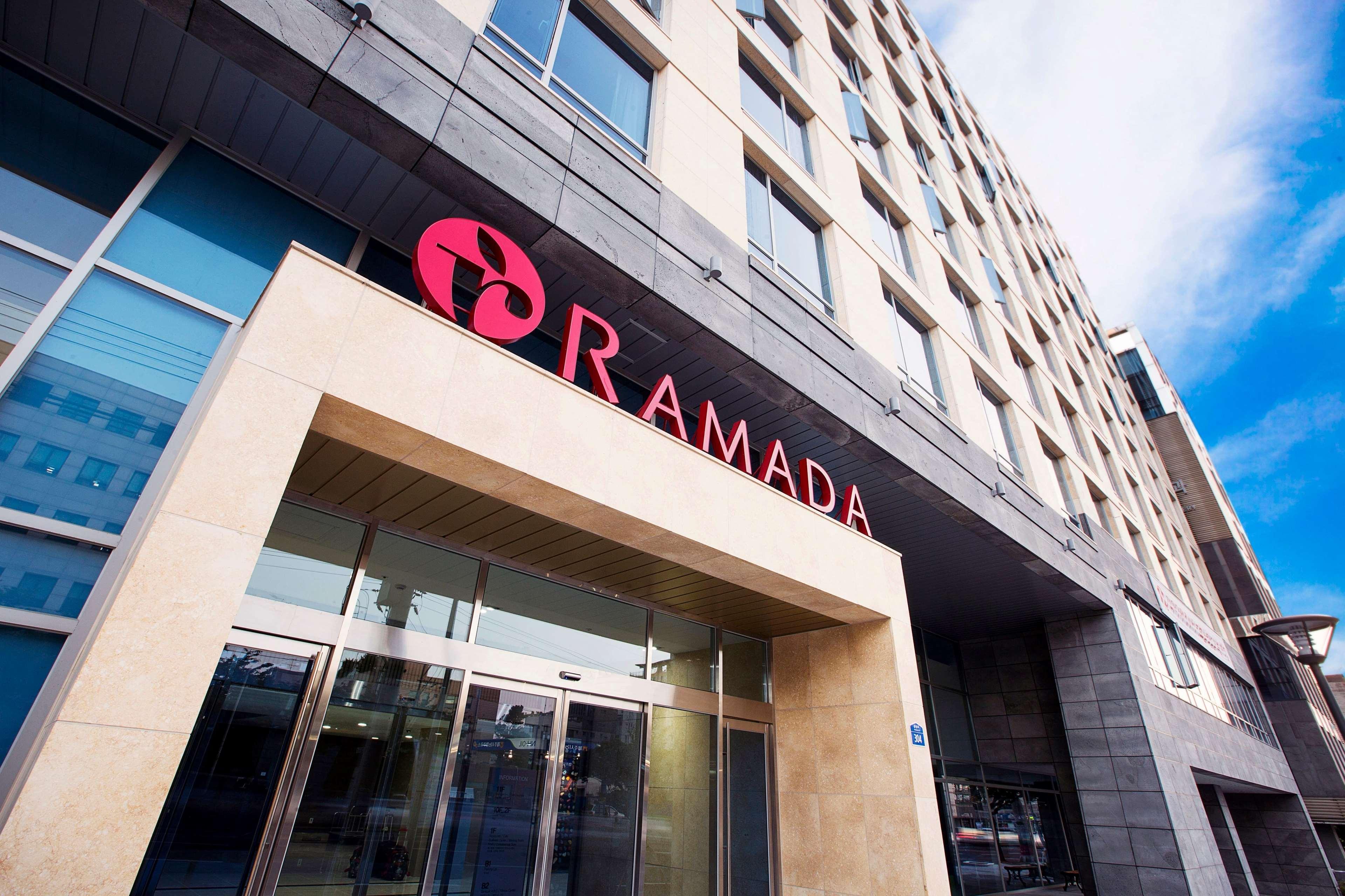 Ramada By Wyndham Jeju City Hall Exterior foto